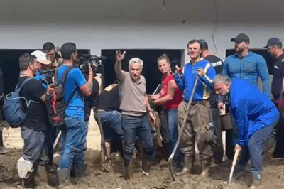 ‘Bunătatea și iubirea au prins aripi la Broșteni’: Călin Georgescu, în mijlocul sinistraților din zona afectată de inundații VIDEO